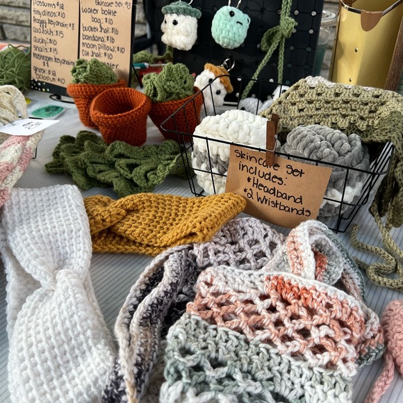 MORGAN AND MAPLE ARE GOING LIVE - Picture 4 of 6